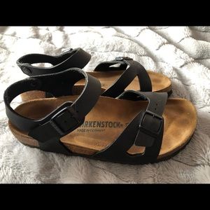 Size 39 black Birkenstock’s (I wear a women’s 9.5)